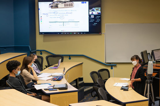 UM-Flint School of Management faculty member teaching a finance class.